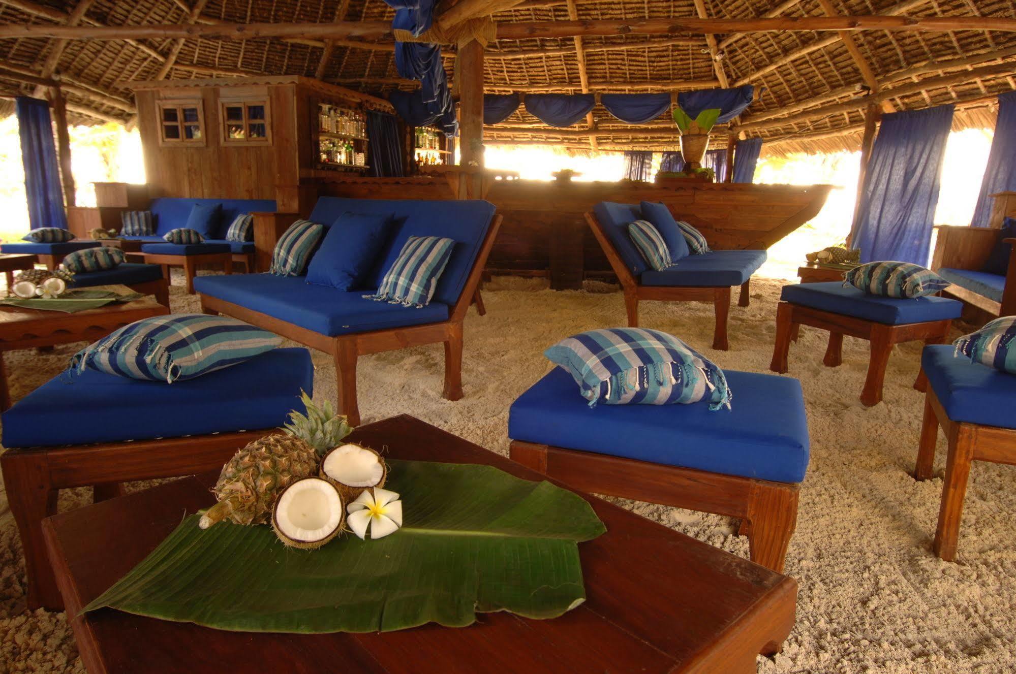 Breezes Club And Hotel