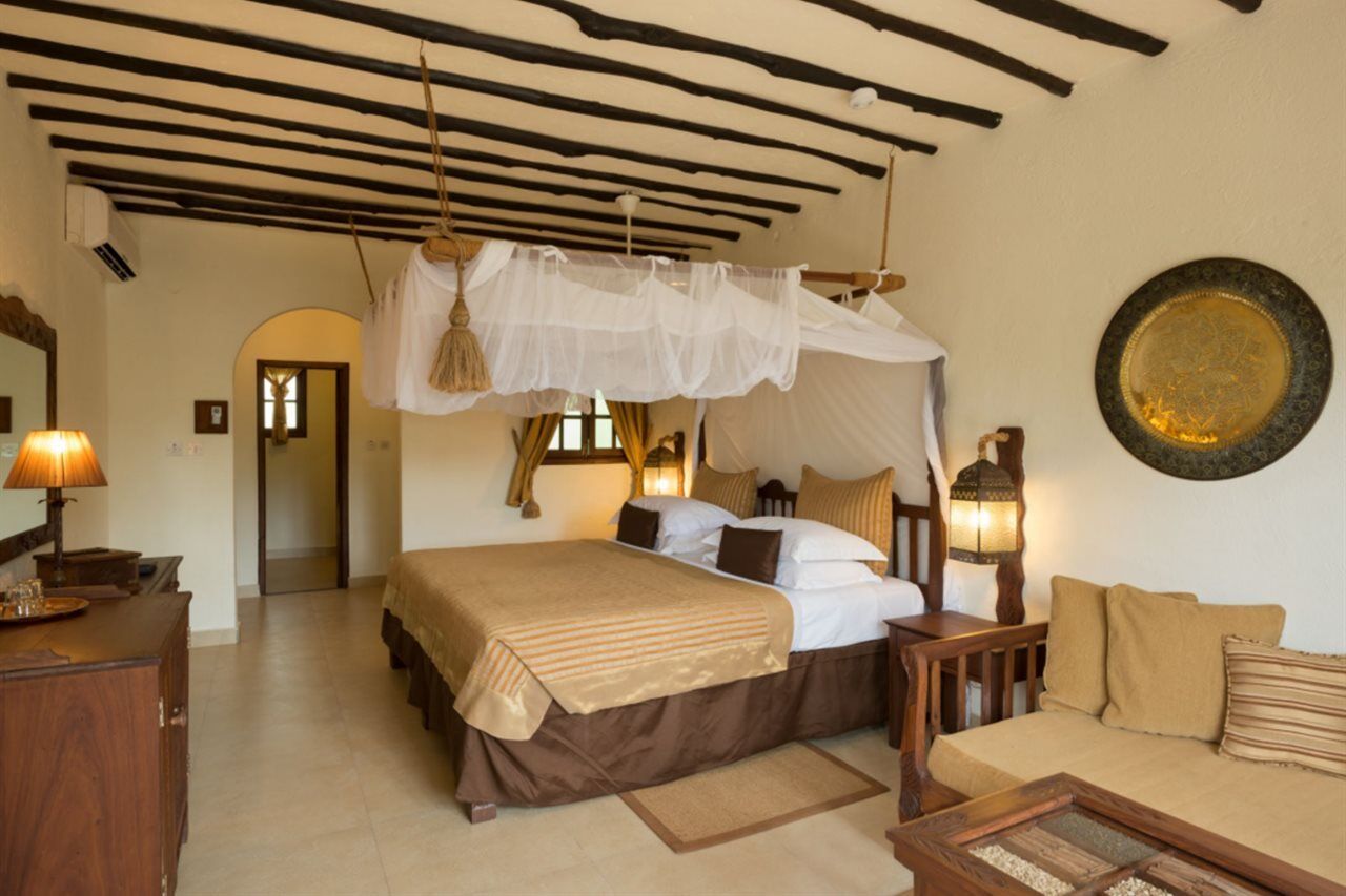 Breezes Club And Hotel